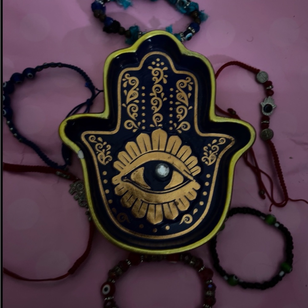 Evil eye jewelry holder with bracelets